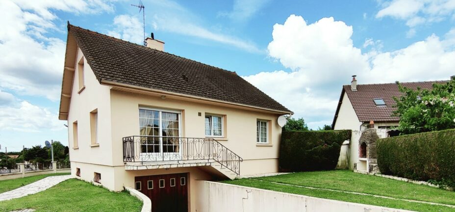 Courteam, spécialiste du courtage en crédit immobilier et en immobilier à Caen, propose à la vente cette maison située à Ranville.