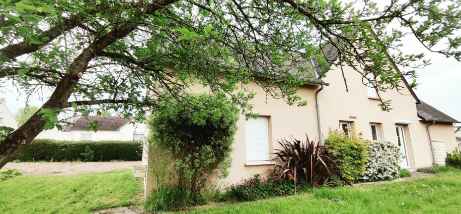 Courteam, spécialiste du courtage en crédit immobilier et en immobilier à Caen, propose à la vente cette maison située à Louvigny.